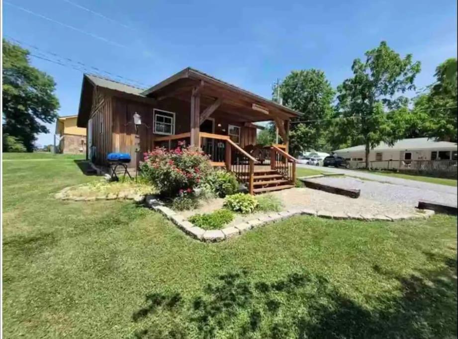 Cozy Cabin Walking Distance To Parkway! Pigeon Forge Kültér fotó
