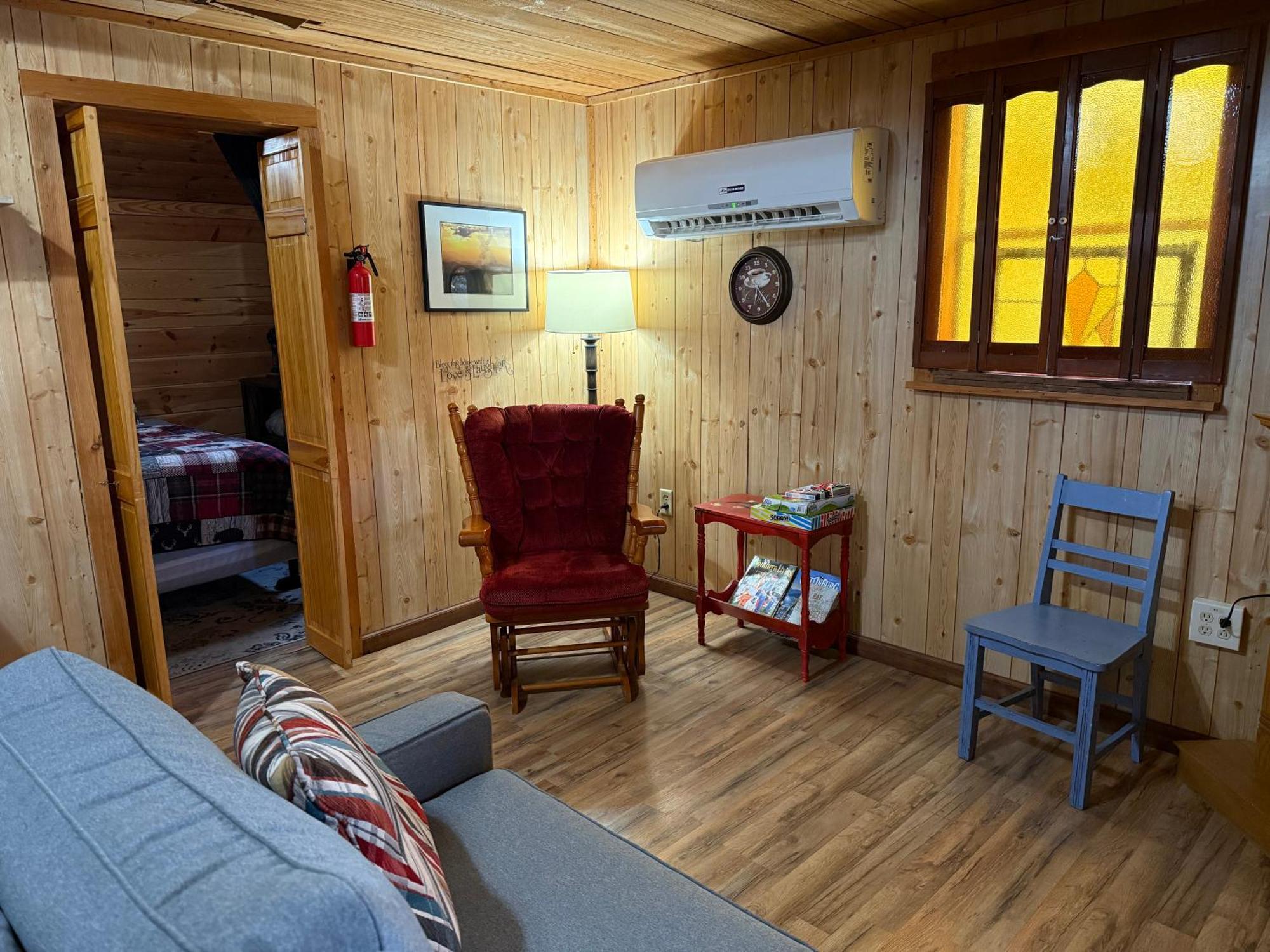 Cozy Cabin Walking Distance To Parkway! Pigeon Forge Kültér fotó